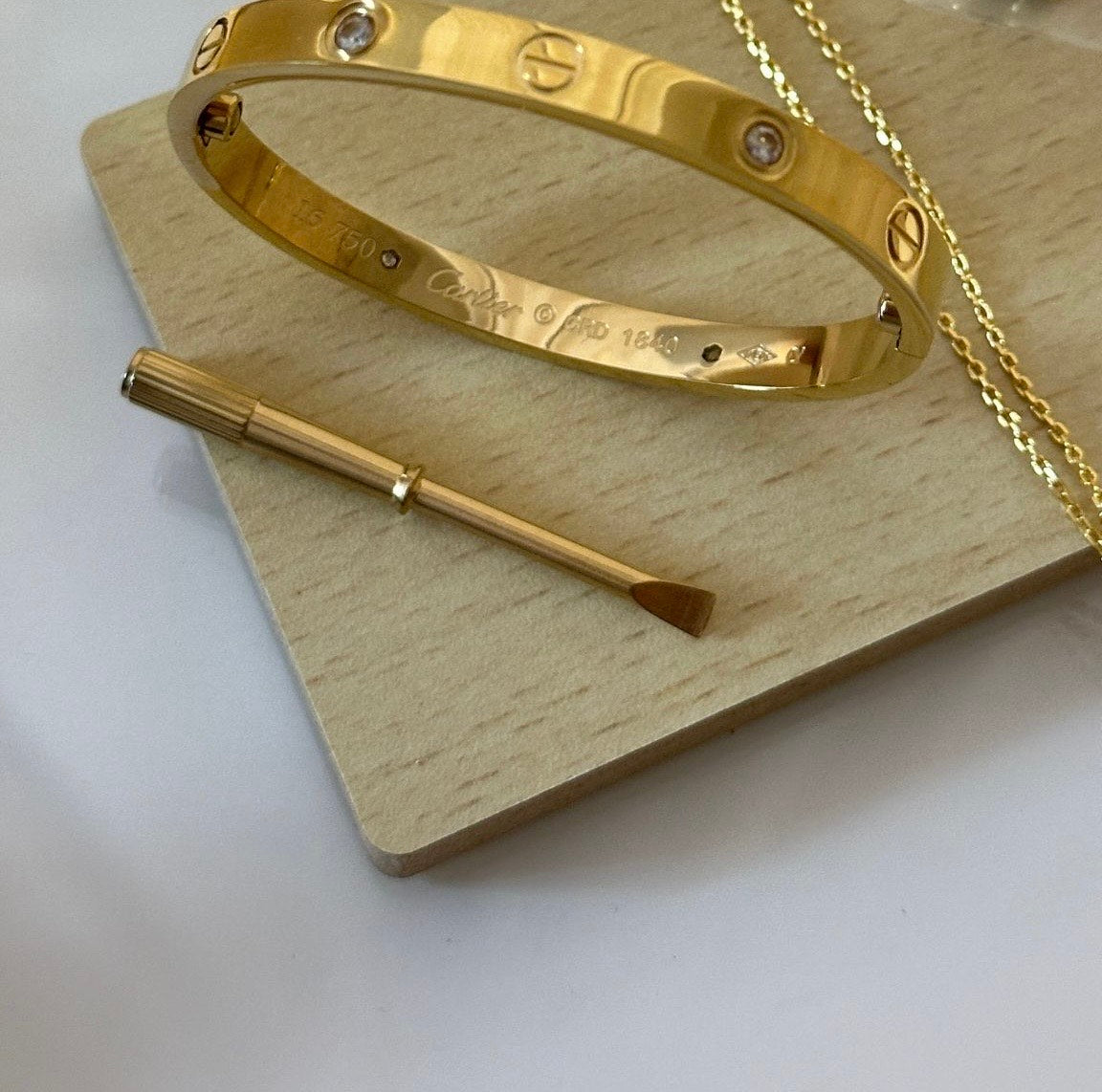 INSPIRED BANGLE WITH STONES