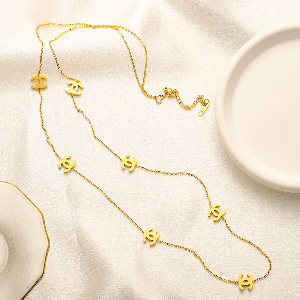 adjustable C necklace