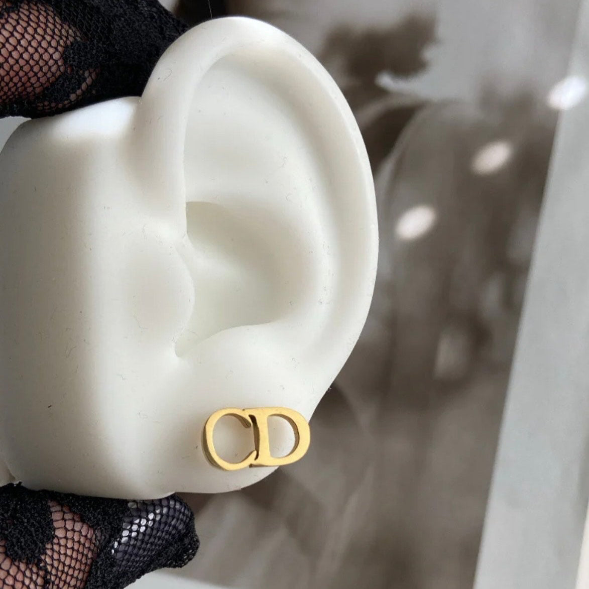 CD basic earrings