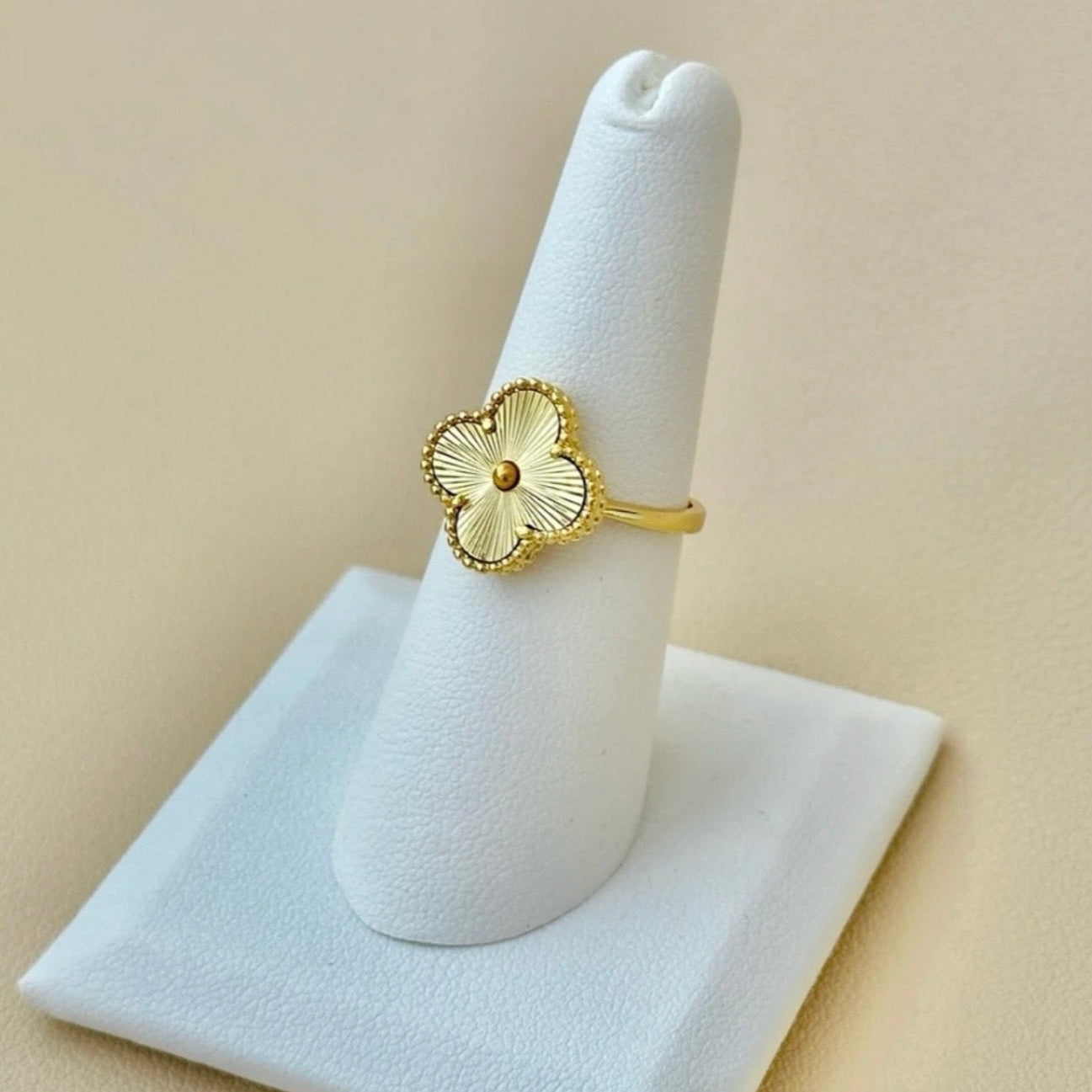 Clover ring