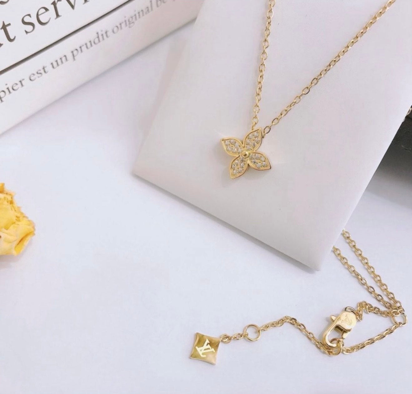 Lui Bling Flower Necklace