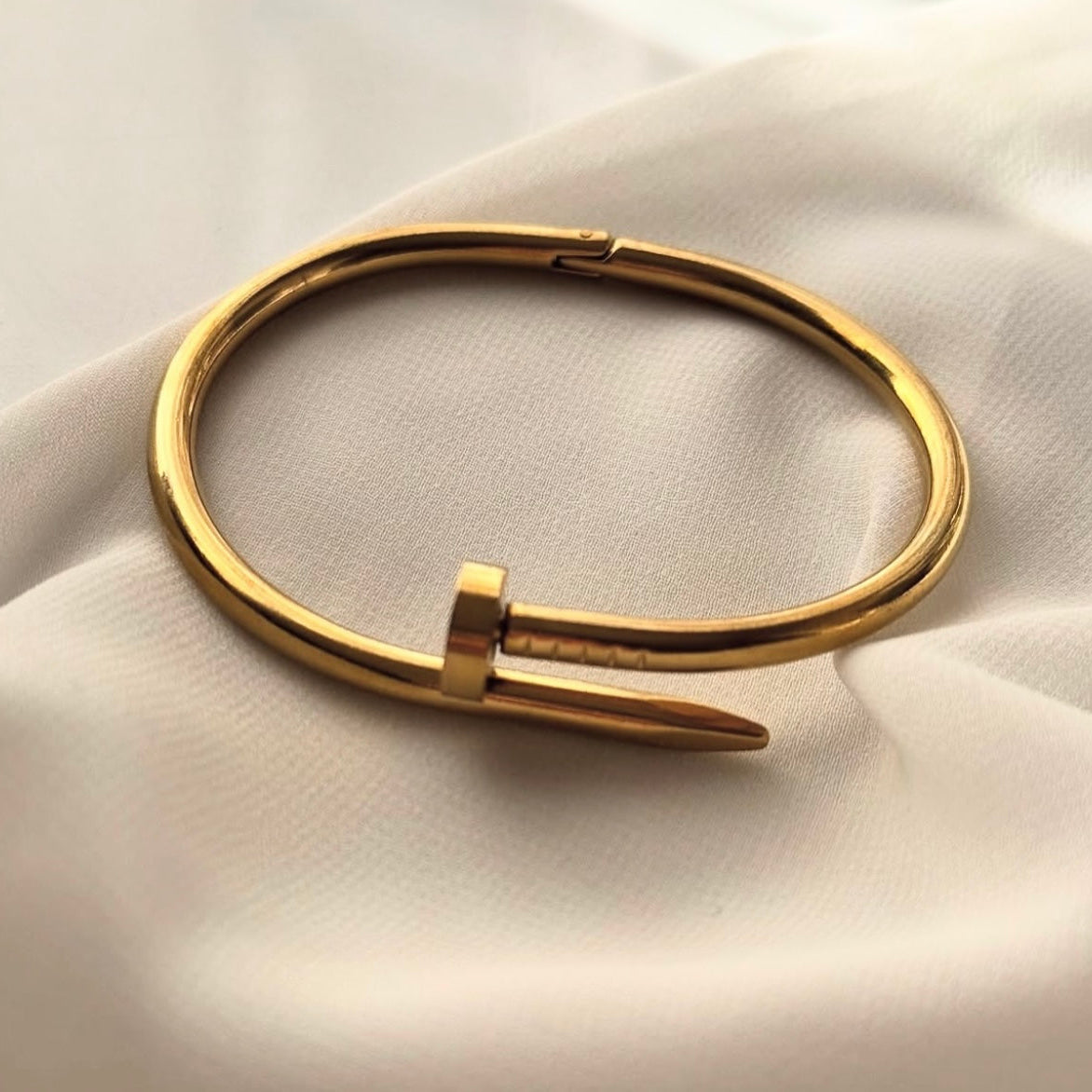 NAIL BANGLE