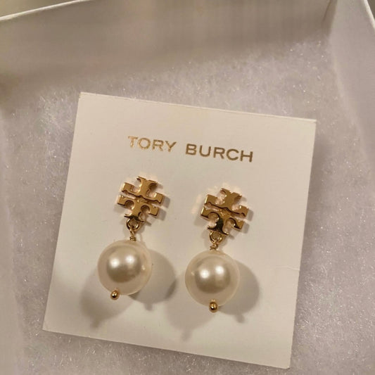 Gold pearl earrings