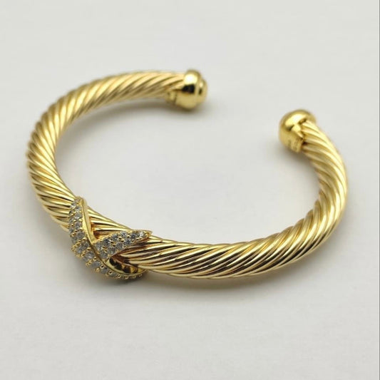 D Y gold bracelet