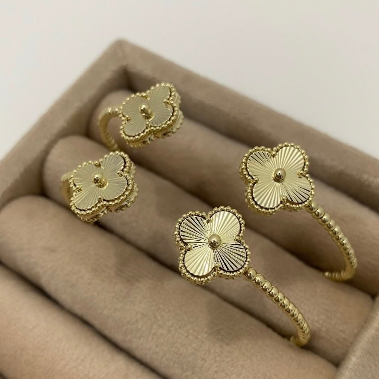 Flower adjustable bracelet