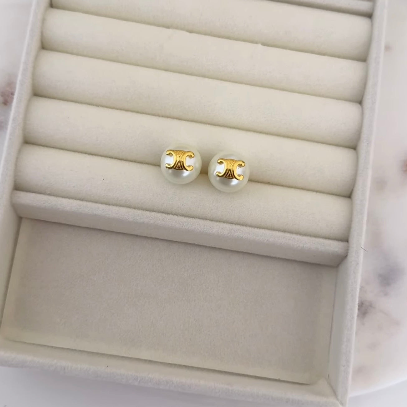 C Medium Pearl  Studs