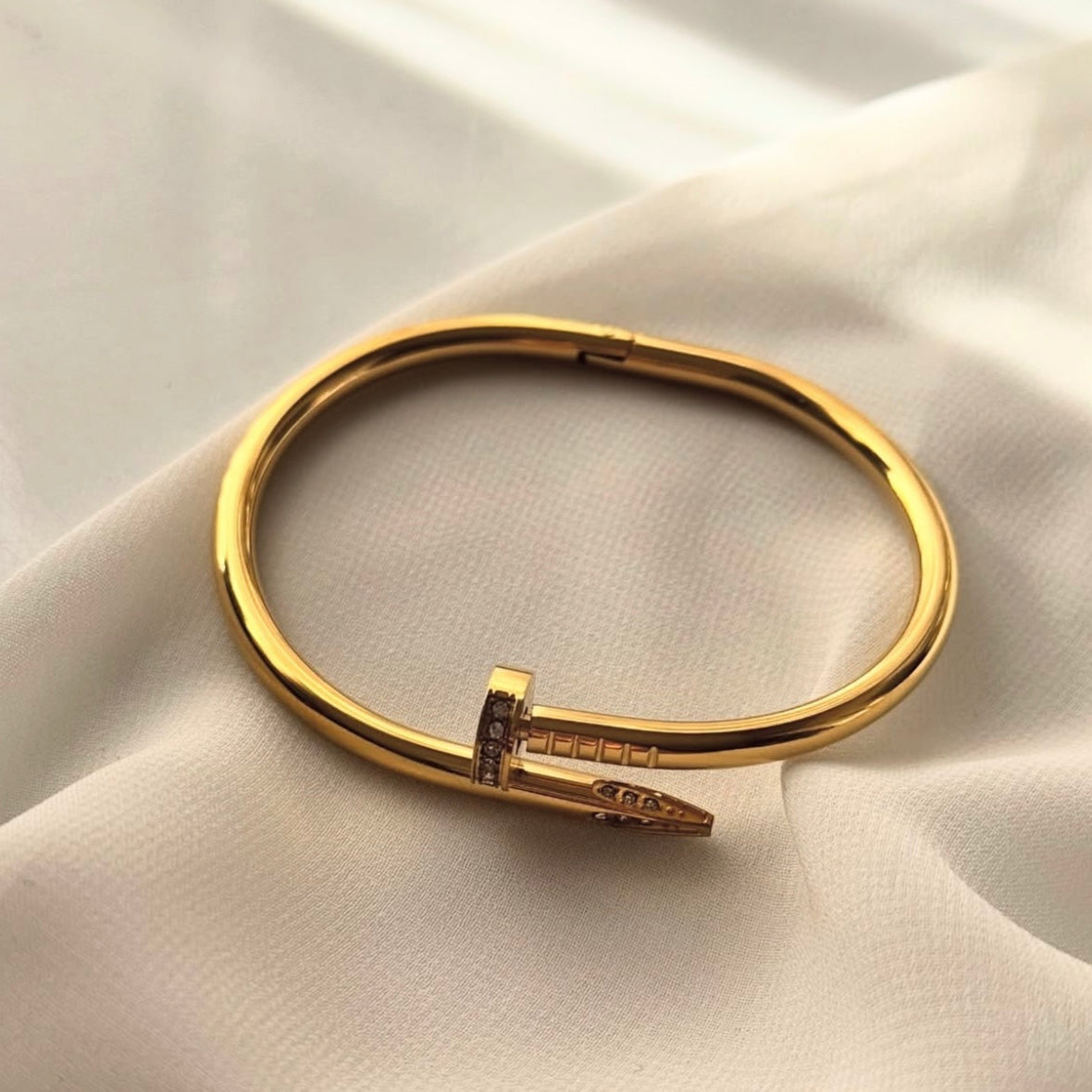 NAIL BANGLE