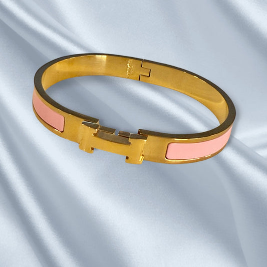 Thin H bracelet
