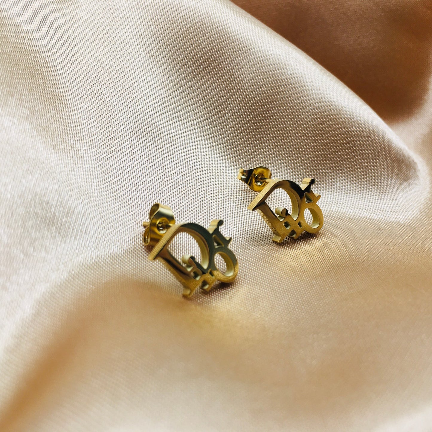 CD studs earrings